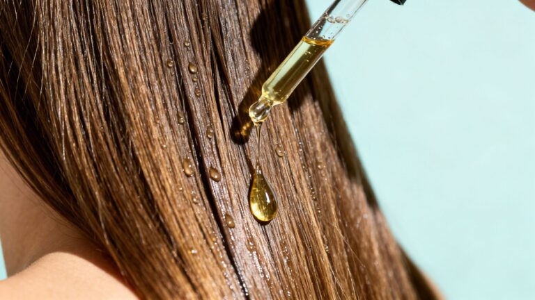 How To Add Moisture To Dry Hair: Expert Tips For Hydrated Strands